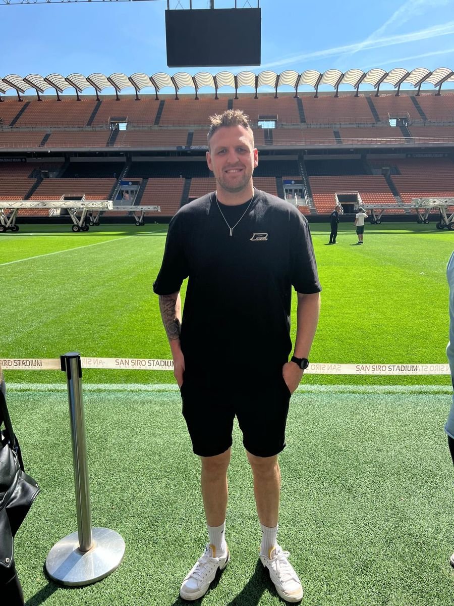 Sandro auf dem Rasen im Stadion San Siro